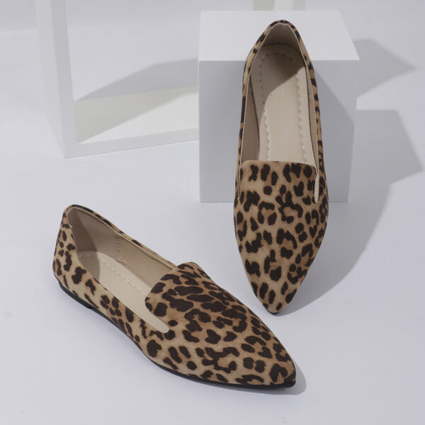 Stilvolle und leichte spitze Ballerinas mit Leopardenmuster