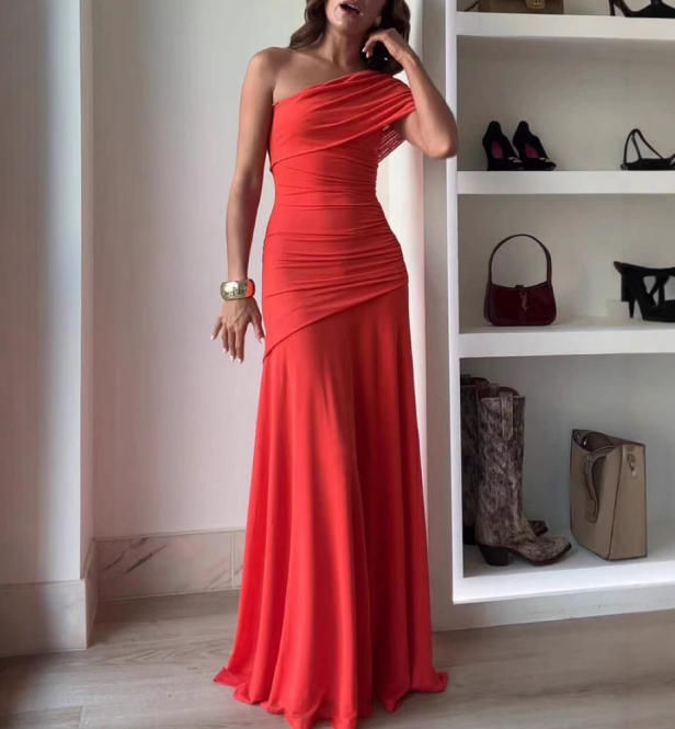 Damenkleid Mit Falten Und In Rot Für Hochzeitsgäst | Maxi