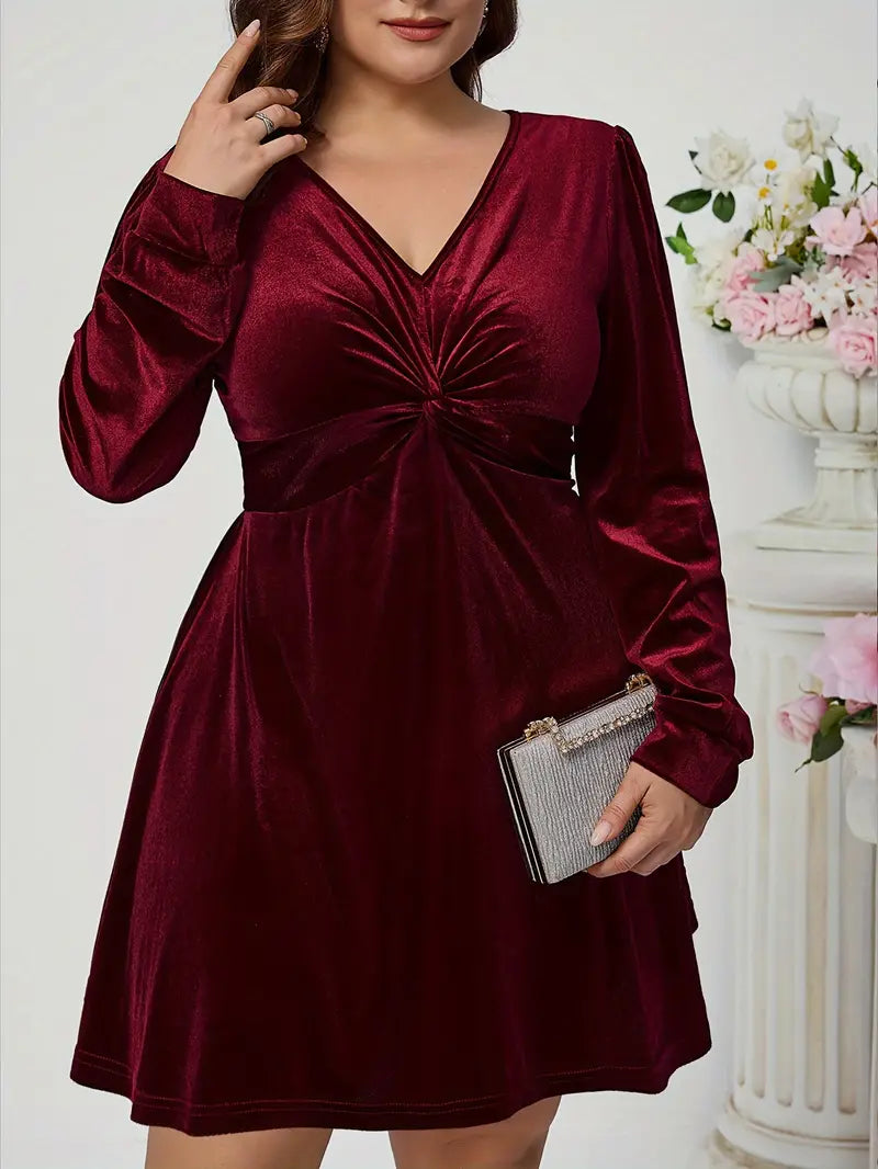 Luxuriöser Twist – Langärmliges Kleid aus massivem Samt in Übergröße mit V-Ausschnitt