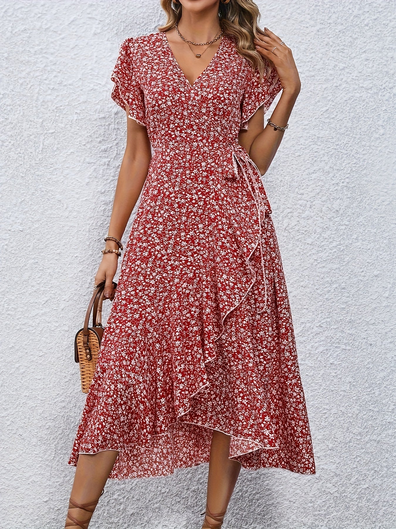 Kleid mit floralem Wickelausschnitt und Flatterärmel mit Rüschensaum