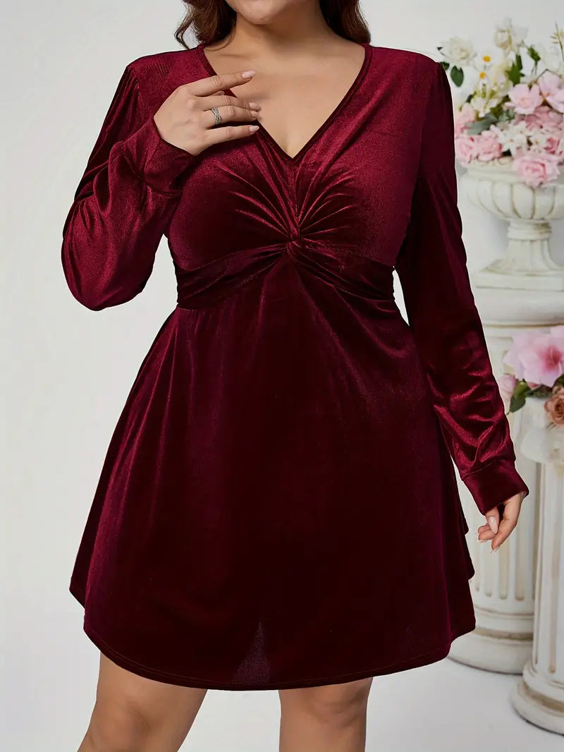 Luxuriöser Twist – Langärmliges Kleid aus massivem Samt in Übergröße mit V-Ausschnitt