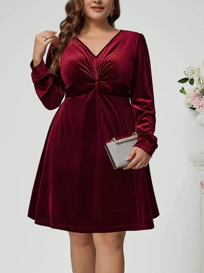 Luxuriöser Twist – Langärmliges Kleid aus massivem Samt in Übergröße mit V-Ausschnitt