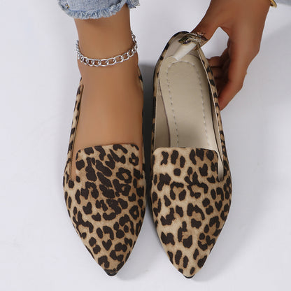 Stilvolle und leichte spitze Ballerinas mit Leopardenmuster