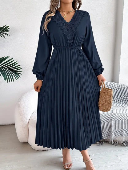 Elegantes Polyester Jersey Kleid mit Kontrast Spitze und Kapuze