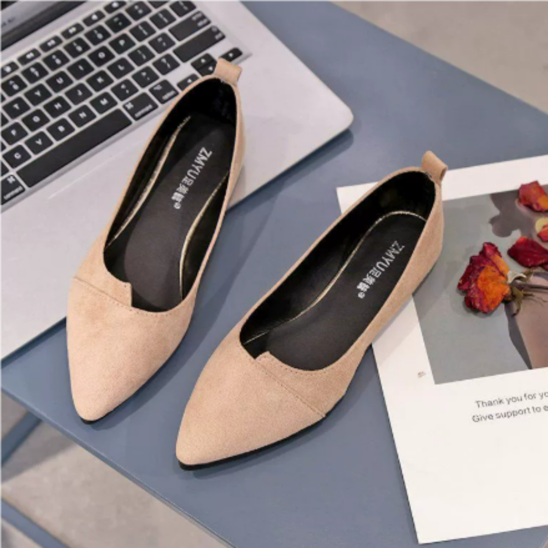 Einfache leichte Schuhe mit flachem Mund