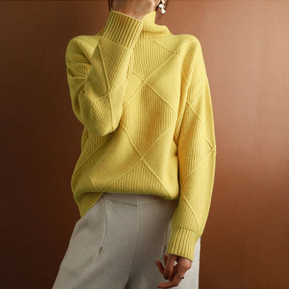 Kuschelige Eleganz: Ella Strickpullover mit Rollkragen