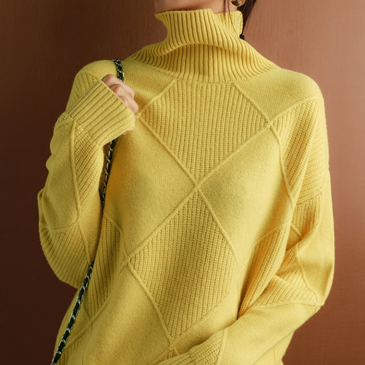 Kuschelige Eleganz: Ella Strickpullover mit Rollkragen