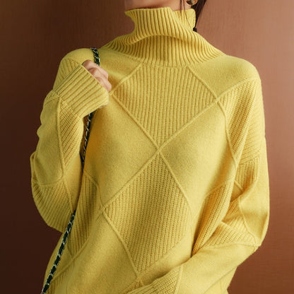 Kuschelige Eleganz: Ella Strickpullover mit Rollkragen