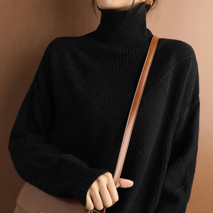 Kuschelige Eleganz: Ella Strickpullover mit Rollkragen
