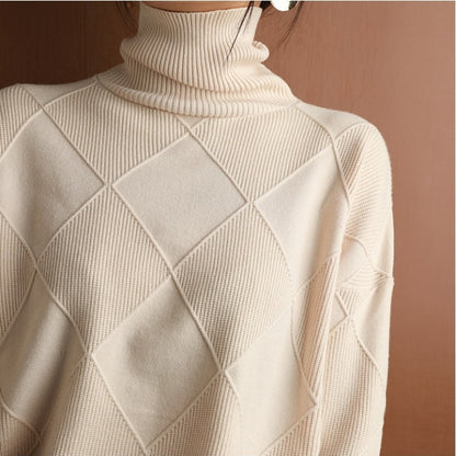 Kuschelige Eleganz: Ella Strickpullover mit Rollkragen
