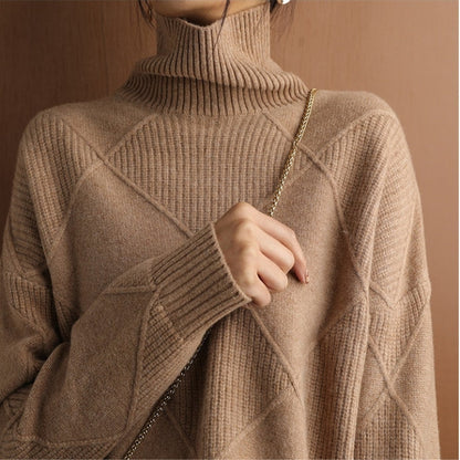 Kuschelige Eleganz: Ella Strickpullover mit Rollkragen