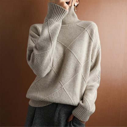 Kuschelige Eleganz: Ella Strickpullover mit Rollkragen